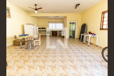 Casa à venda com 300m², 4 quartos e 3 vagas Casa à venda com 300m², 4 quartos e 3 vagasTerraço