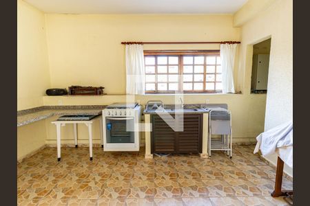 Casa à venda com 300m², 4 quartos e 3 vagas Casa à venda com 300m², 4 quartos e 3 vagasTerraço