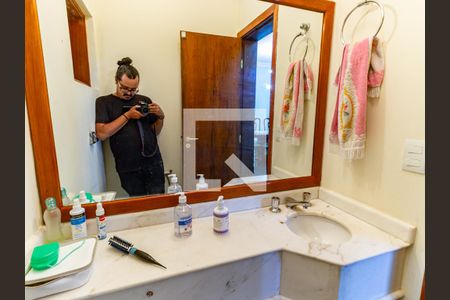 Casa à venda com 300m², 4 quartos e 3 vagas Casa à venda com 300m², 4 quartos e 3 vagasLavabo