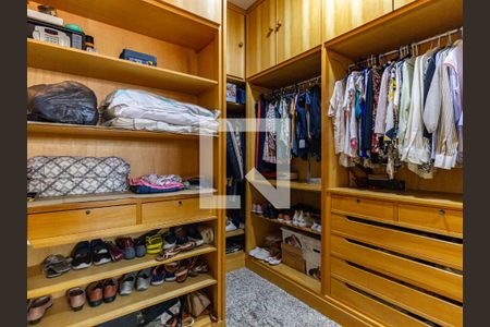 Casa à venda com 300m², 4 quartos e 3 vagas Casa à venda com 300m², 4 quartos e 3 vagasCloset da Suíte 3