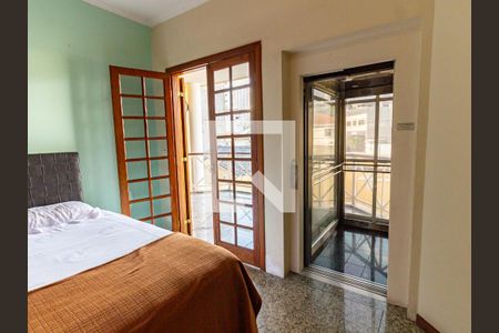 Casa à venda com 300m², 4 quartos e 3 vagas Casa à venda com 300m², 4 quartos e 3 vagasSuíte 3