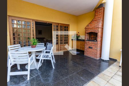 Casa à venda com 300m², 4 quartos e 3 vagas Casa à venda com 300m², 4 quartos e 3 vagasPiscina e Churrasqueira