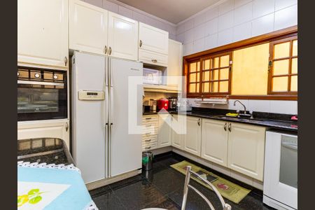 Casa à venda com 300m², 4 quartos e 3 vagas Casa à venda com 300m², 4 quartos e 3 vagasCozinha