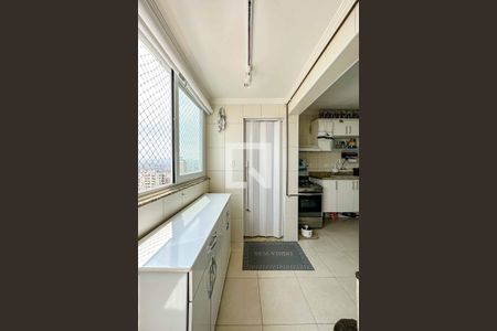Apartamento à venda com 70m², 2 quartos e 1 vagaÁrea de Serviço