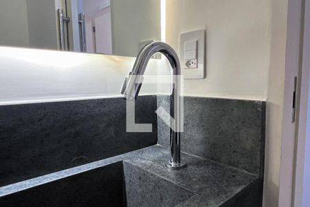 Lavabo  de apartamento para alugar com 2 quartos, 100m² em Itaim Bibi, São Paulo