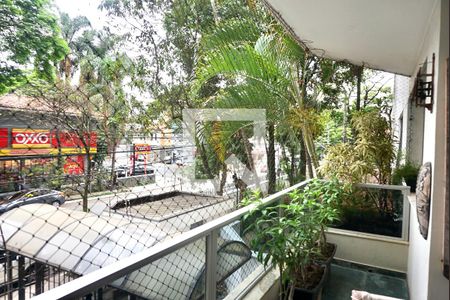 Apartamento à venda com 331m², 4 quartos e 4 vagas Apartamento à venda com 331m², 4 quartos e 4 vagasVaranda