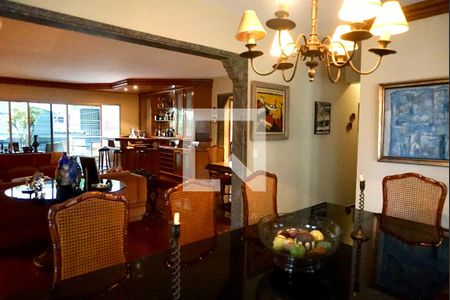 Apartamento à venda com 331m², 4 quartos e 4 vagas Apartamento à venda com 331m², 4 quartos e 4 vagasSala