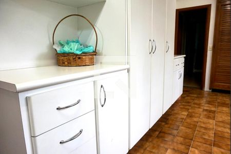 Apartamento à venda com 331m², 4 quartos e 4 vagas Apartamento à venda com 331m², 4 quartos e 4 vagasÁrea de serviço