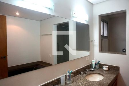 Apartamento à venda com 331m², 4 quartos e 4 vagas Apartamento à venda com 331m², 4 quartos e 4 vagasBanheiro suite 1