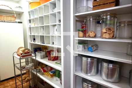 Apartamento à venda com 331m², 4 quartos e 4 vagas Apartamento à venda com 331m², 4 quartos e 4 vagasDispensa