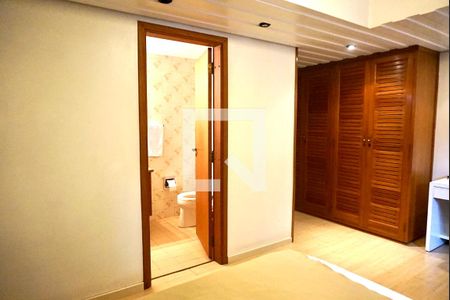 Apartamento à venda com 331m², 4 quartos e 4 vagas Apartamento à venda com 331m², 4 quartos e 4 vagasSuite 3