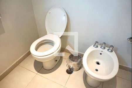 Apartamento à venda com 331m², 4 quartos e 4 vagas Apartamento à venda com 331m², 4 quartos e 4 vagasBanheiro suíte 1