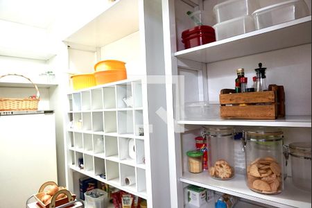 Apartamento à venda com 331m², 4 quartos e 4 vagas Apartamento à venda com 331m², 4 quartos e 4 vagasDispensa