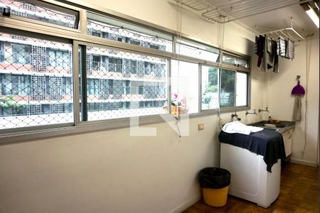 Apartamento à venda com 331m², 4 quartos e 4 vagas Apartamento à venda com 331m², 4 quartos e 4 vagasÁrea de serviço