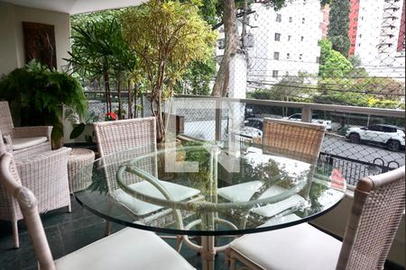 Apartamento à venda com 331m², 4 quartos e 4 vagas Apartamento à venda com 331m², 4 quartos e 4 vagasVaranda