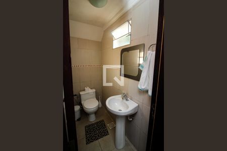 Casa à venda com 396m², 4 quartos e 6 vagas Casa à venda com 396m², 4 quartos e 6 vagasLavabo