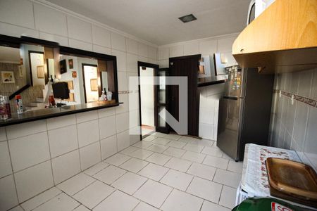 Casa à venda com 396m², 4 quartos e 6 vagas Casa à venda com 396m², 4 quartos e 6 vagasCozinha 2