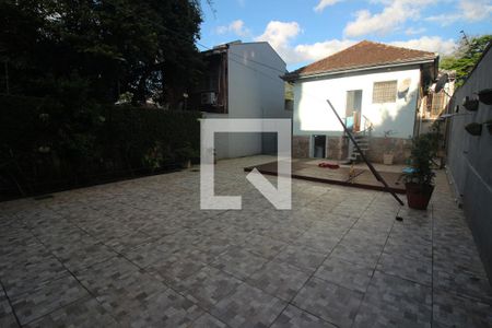 Casa à venda com 396m², 4 quartos e 6 vagas Casa à venda com 396m², 4 quartos e 6 vagasQuintal