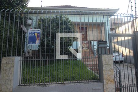 Casa à venda com 396m², 4 quartos e 6 vagas Casa à venda com 396m², 4 quartos e 6 vagasFachada