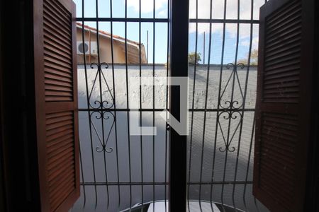 Casa à venda com 396m², 4 quartos e 6 vagas Casa à venda com 396m², 4 quartos e 6 vagasVista da sala de estar 1