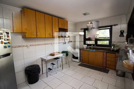 Casa à venda com 396m², 4 quartos e 6 vagas Casa à venda com 396m², 4 quartos e 6 vagasCozinha 2