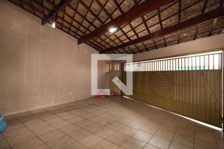 Casa à venda com 300m², 3 quartos e 4 vagas Casa à venda com 300m², 3 quartos e 4 vagasGaragem
