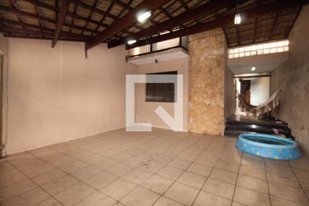 Casa à venda com 300m², 3 quartos e 4 vagas Casa à venda com 300m², 3 quartos e 4 vagasGaragem
