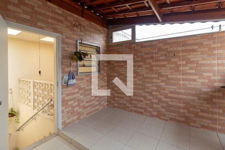 Casa à venda com 170m², 3 quartos e 2 vagas Casa à venda com 170m², 3 quartos e 2 vagas1 Área de Serviço