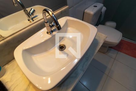 Casa à venda com 170m², 3 quartos e 2 vagas Casa à venda com 170m², 3 quartos e 2 vagasBanheiro Social