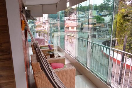 Apartamento à venda com 86m², 3 quartos e 1 vaga Apartamento à venda com 86m², 3 quartos e 1 vagaVaranda