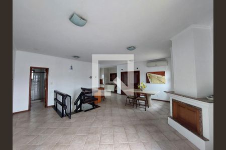 Apartamento à venda com 205m², 3 quartos e 2 vagasCobertura