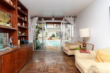 Casa à venda com 450m², 3 quartos e 5 vagas Casa à venda com 450m², 3 quartos e 5 vagasSala