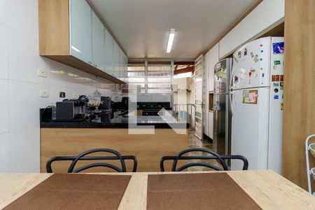 Casa à venda com 450m², 3 quartos e 5 vagas Casa à venda com 450m², 3 quartos e 5 vagasCozinha