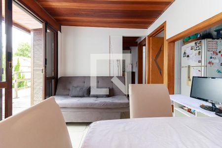 Casa à venda com 450m², 3 quartos e 5 vagas Casa à venda com 450m², 3 quartos e 5 vagasEdícula - Sala