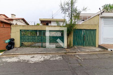 Casa à venda com 450m², 3 quartos e 5 vagas Casa à venda com 450m², 3 quartos e 5 vagasFachada