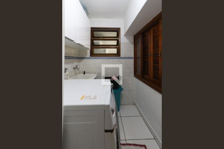 Casa à venda com 198m², 3 quartos e 5 vagasLavanderia