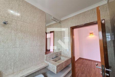 Casa à venda com 408m², 3 quartos e 2 vagas Casa à venda com 408m², 3 quartos e 2 vagasBanheiro da Suíte