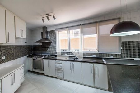 Casa de condomínio à venda com 400m², 4 quartos e 6 vagas Casa de condomínio à venda com 400m², 4 quartos e 6 vagasCozinha