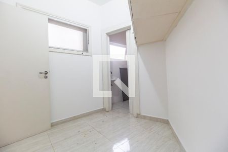 Casa de condomínio à venda com 400m², 4 quartos e 6 vagas Casa de condomínio à venda com 400m², 4 quartos e 6 vagasQuarto de Serviço