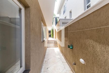 Casa de condomínio à venda com 400m², 4 quartos e 6 vagas Casa de condomínio à venda com 400m², 4 quartos e 6 vagasCorredor