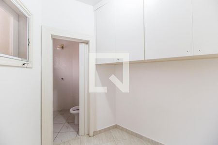 Casa de condomínio à venda com 400m², 4 quartos e 6 vagas Casa de condomínio à venda com 400m², 4 quartos e 6 vagasQuarto de Serviço