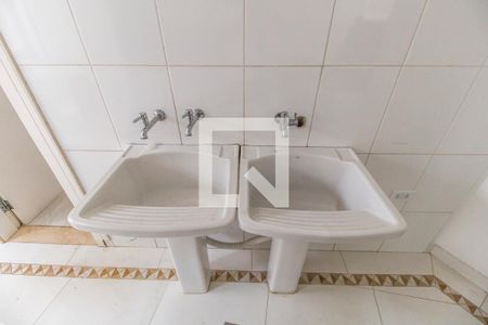 Casa de condomínio à venda com 400m², 4 quartos e 6 vagas Casa de condomínio à venda com 400m², 4 quartos e 6 vagasDetalhe da area de serviço