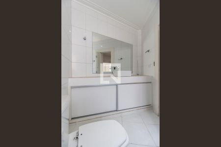 Casa de condomínio à venda com 400m², 4 quartos e 6 vagas Casa de condomínio à venda com 400m², 4 quartos e 6 vagasBanheiro da Suíte 2