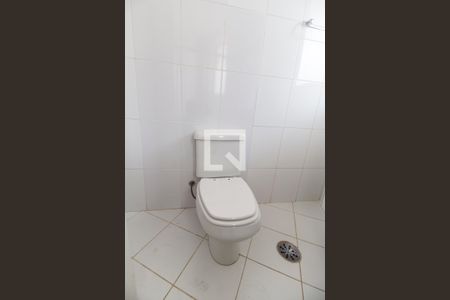 Casa de condomínio à venda com 400m², 4 quartos e 6 vagas Casa de condomínio à venda com 400m², 4 quartos e 6 vagasBanheiro da Suíte 3