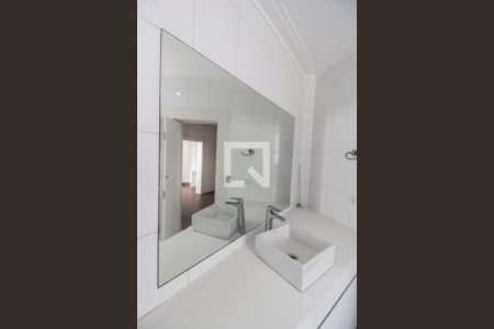 Casa de condomínio à venda com 400m², 4 quartos e 6 vagas Casa de condomínio à venda com 400m², 4 quartos e 6 vagasBanheiro da Suíte 2