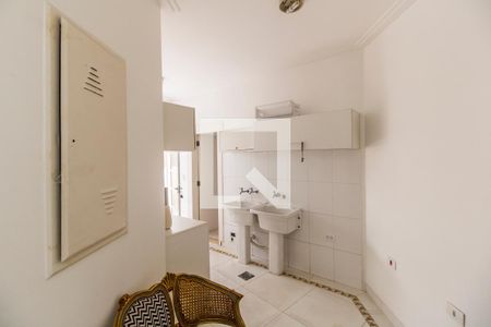 Casa de condomínio à venda com 400m², 4 quartos e 6 vagas Casa de condomínio à venda com 400m², 4 quartos e 6 vagasÁrea de Serviço