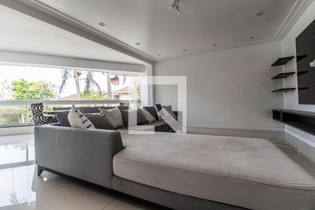 Casa de condomínio à venda com 400m², 4 quartos e 6 vagas Casa de condomínio à venda com 400m², 4 quartos e 6 vagasSala de TV