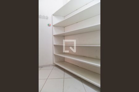 Casa de condomínio à venda com 400m², 4 quartos e 6 vagas Casa de condomínio à venda com 400m², 4 quartos e 6 vagasÁrea de Serviço