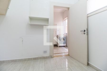 Casa de condomínio à venda com 400m², 4 quartos e 6 vagas Casa de condomínio à venda com 400m², 4 quartos e 6 vagasQuarto de Serviço