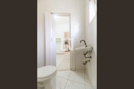 Casa de condomínio à venda com 400m², 4 quartos e 6 vagas Casa de condomínio à venda com 400m², 4 quartos e 6 vagasBanheiro de serviço